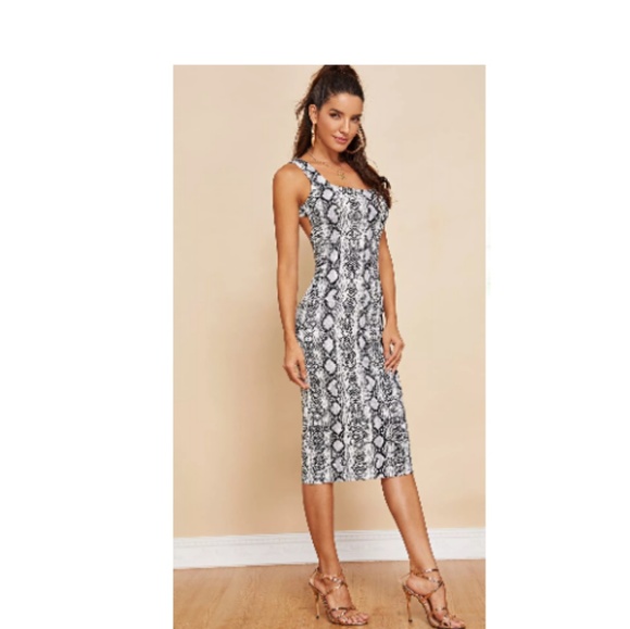 NEW 🌺 Snakeskin Backless Bodycon Dress - Picture 4 of 8